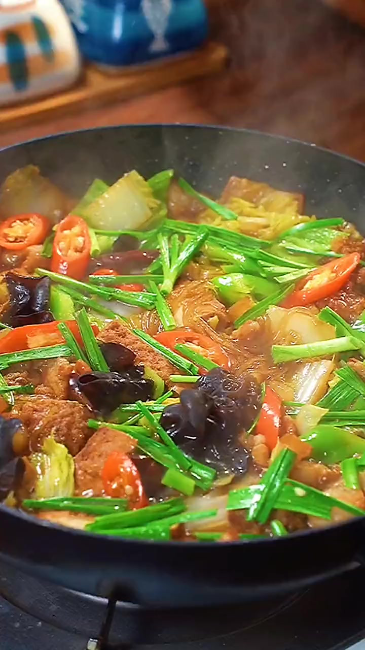 天冷了，炖上一锅这样的大锅菜