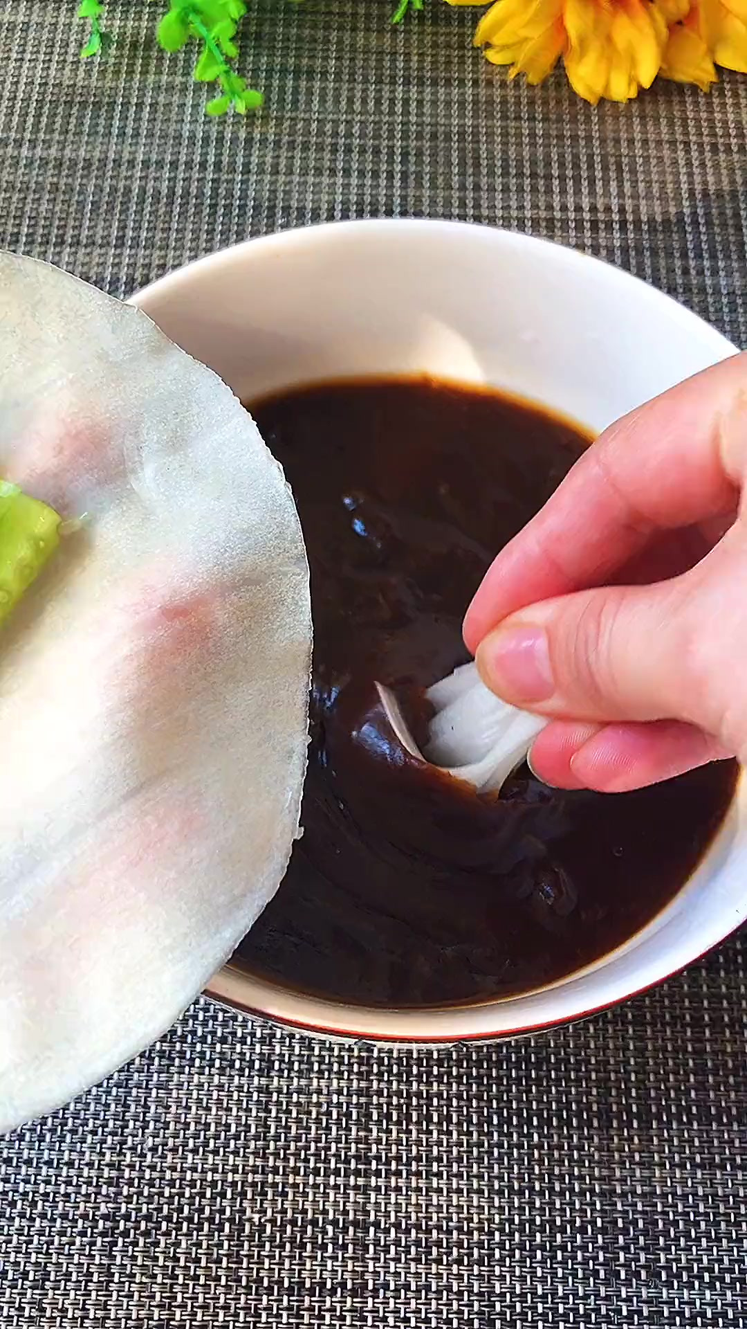 老北京烤鸭的甜面酱做法、在家自制超简单，蘸啥啥好吃