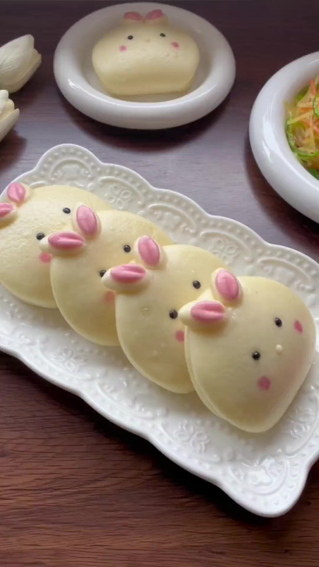 兔年注定是可可爱爱的一年,做个小兔子荷叶饼吧