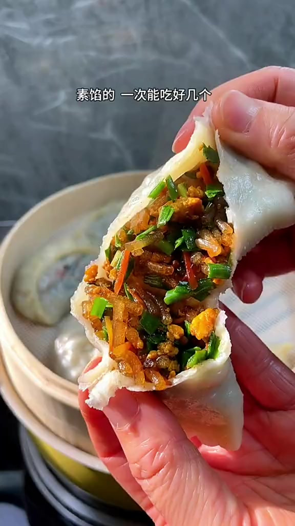 皮薄馅多的韭菜粉条馅大蒸饺，这样做真心好吃
