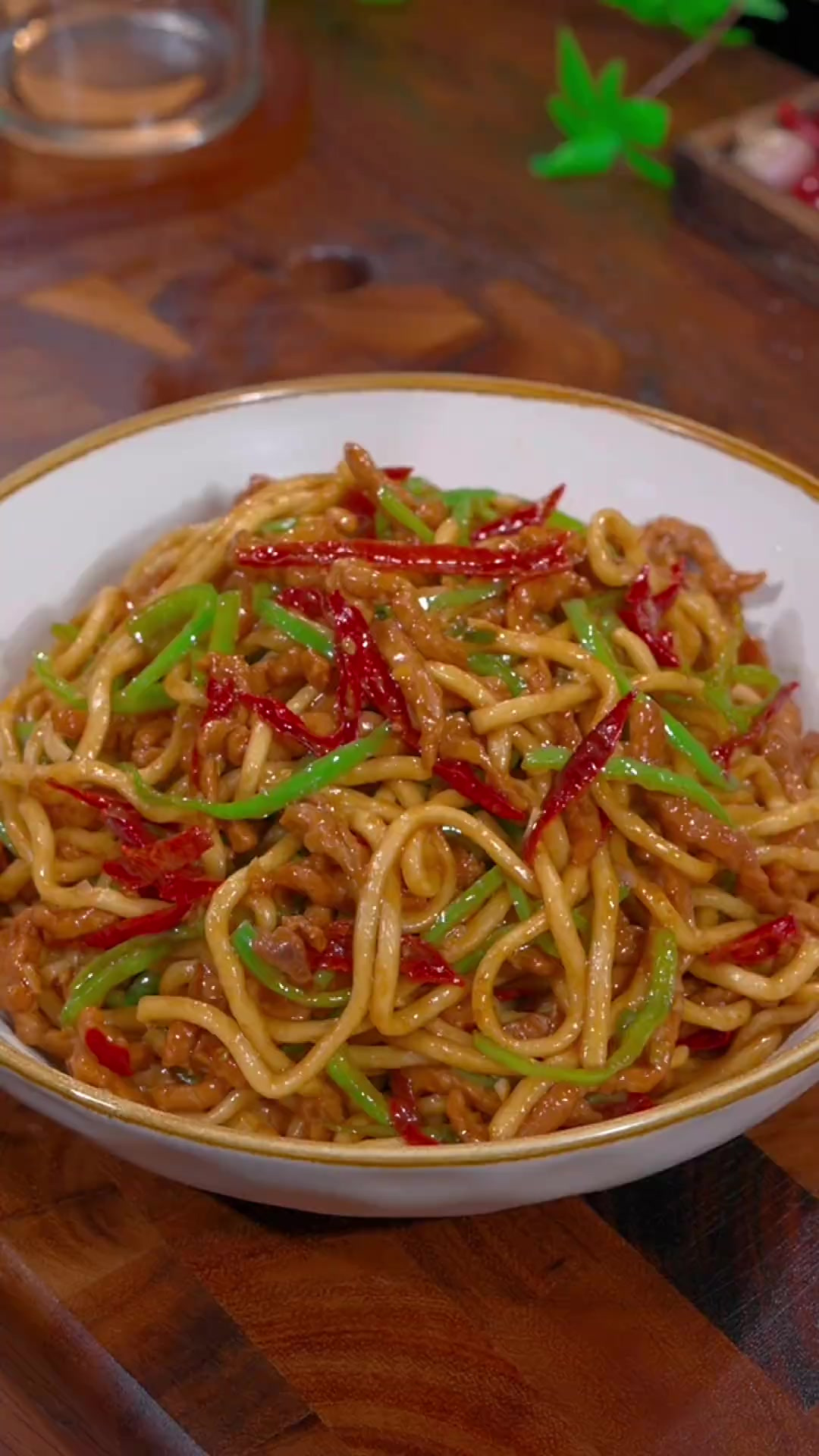 香辣肉丝炒面你像我这样做,简单好吃,看一遍就能学会