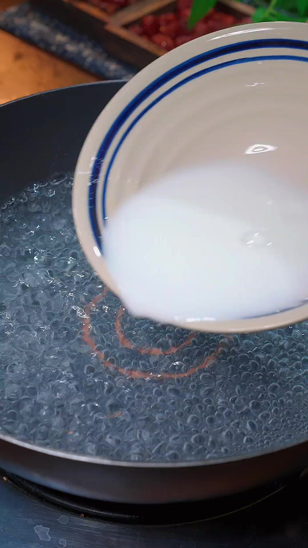 丝瓜毛豆炒虾仁这样做丝瓜毛豆翠绿不发黑虾仁滑嫩脆爽非常好清爽
