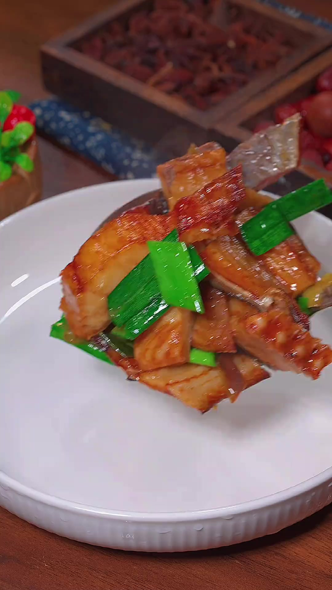 在温州家烧鳗鱼鲞是非常有名的咸鲜美味非常的下饭