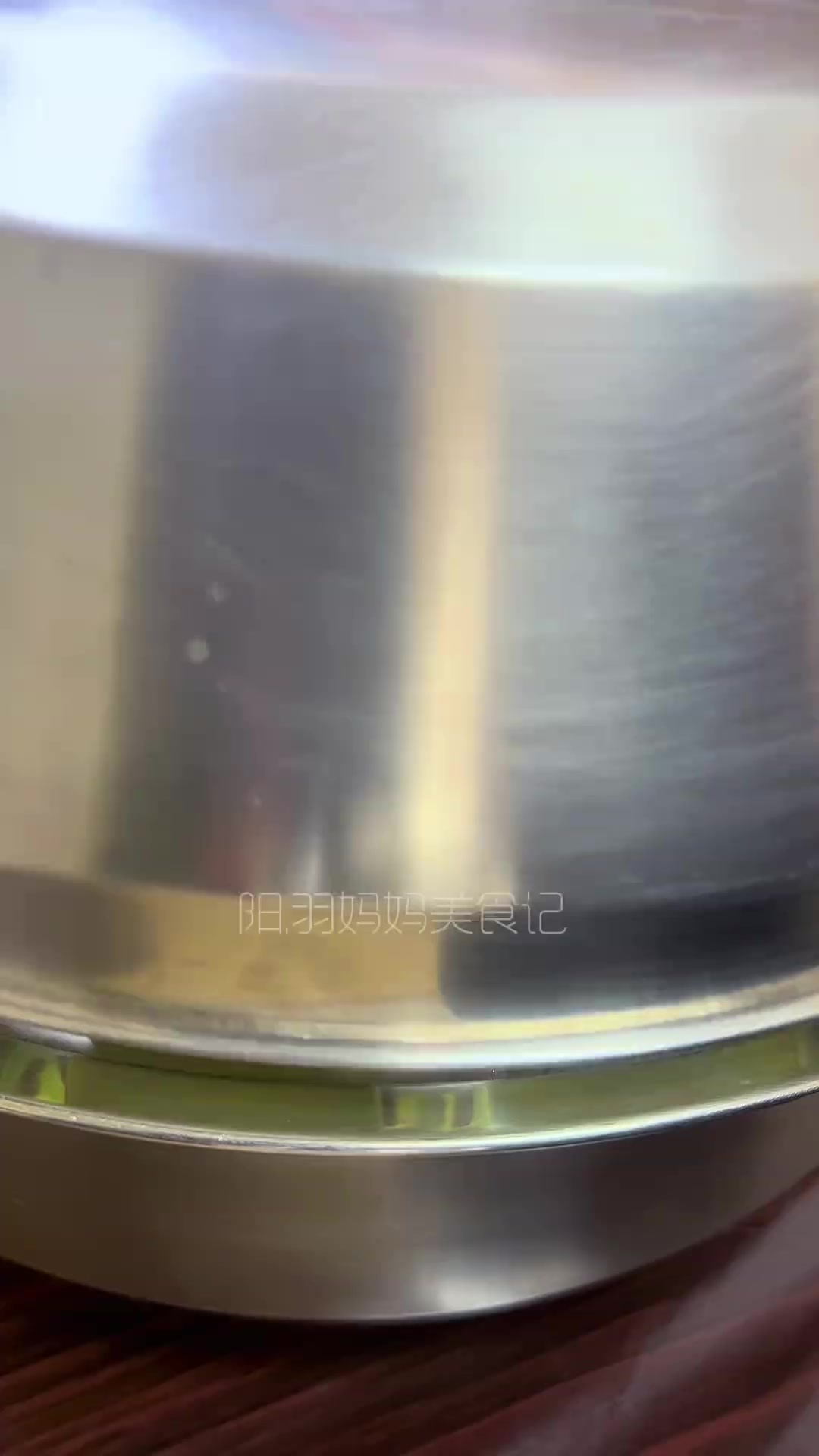 一款简单又好看的菠菜豆沙小馒头，一口一个 淡淡的绿色太喜欢了