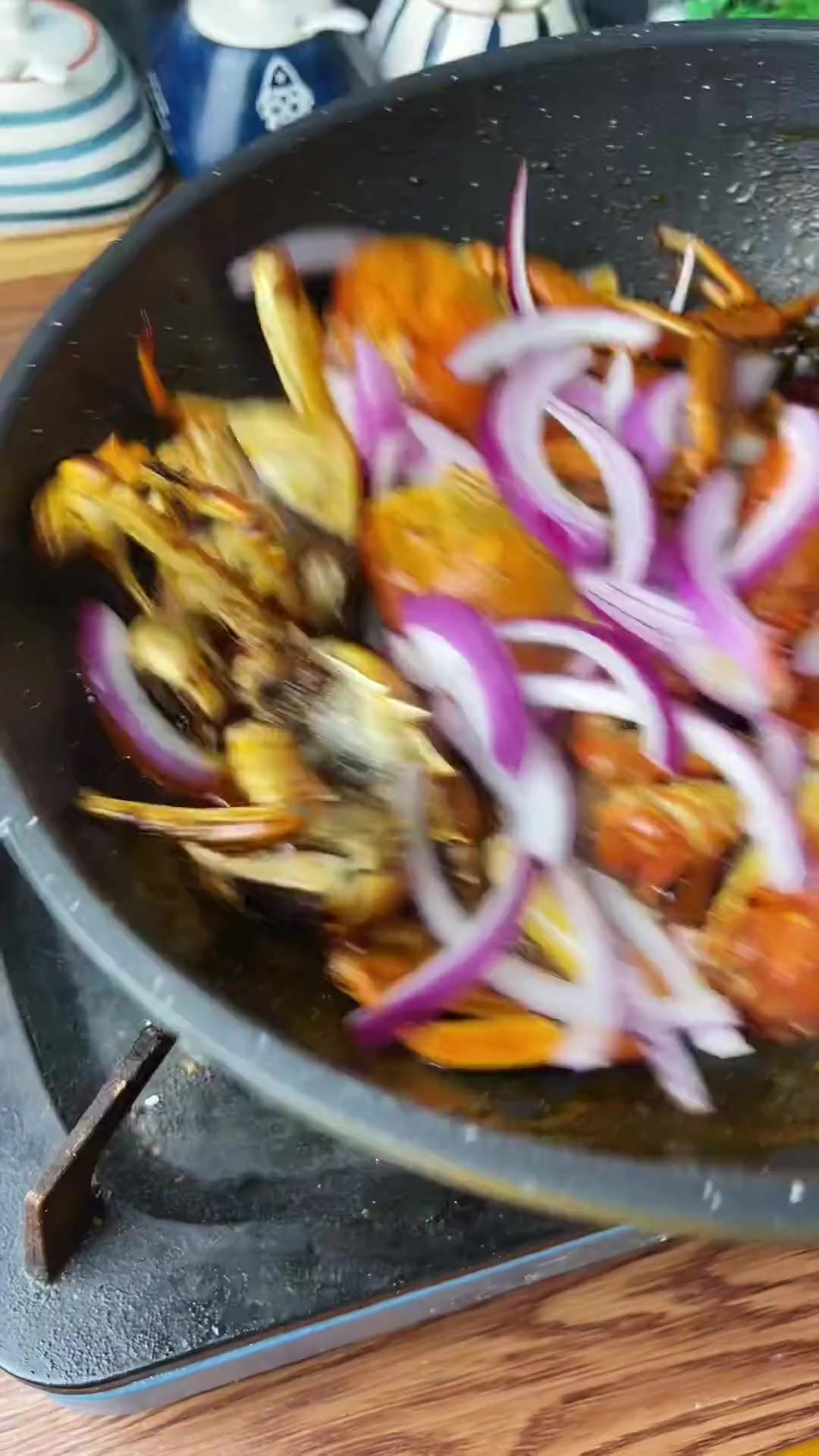 正值吃螃蟹的季节，给家人做一道好吃到泪奔的香辣蟹吧