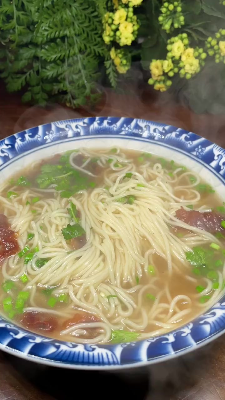 这个特别的时期，在家就能吃上一碗兰州拉面，幸福啊！