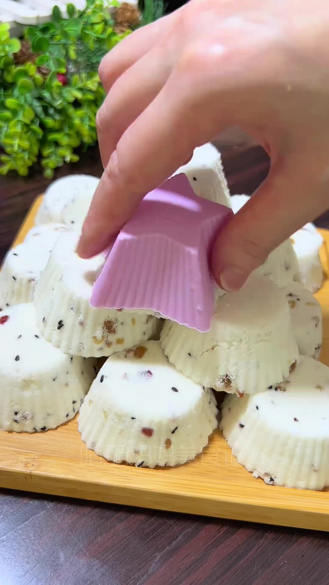 满口留香的坚果松糕，松软香甜，营养又好吃，快给家人安排吧！