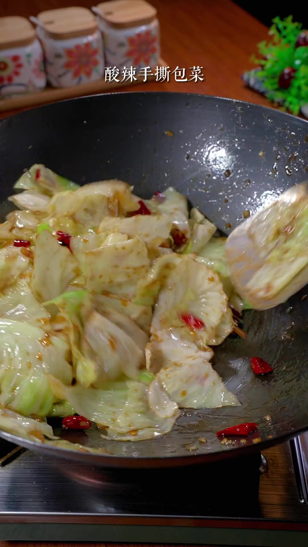 酸辣爽口的手撕包菜,好吃又下饭～