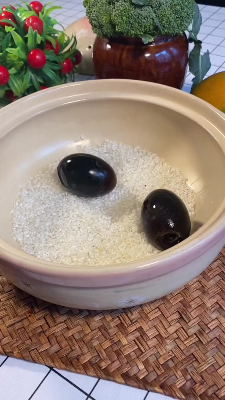 果然没骗人，这样做出来的皮蛋瘦肉粥鲜香顺滑又浓稠！