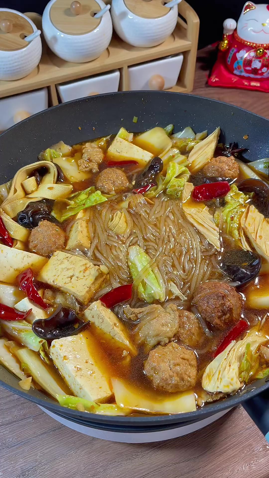如果你不知道吃啥，那就试试这个丸子大烩菜，全家人都爱吃！
