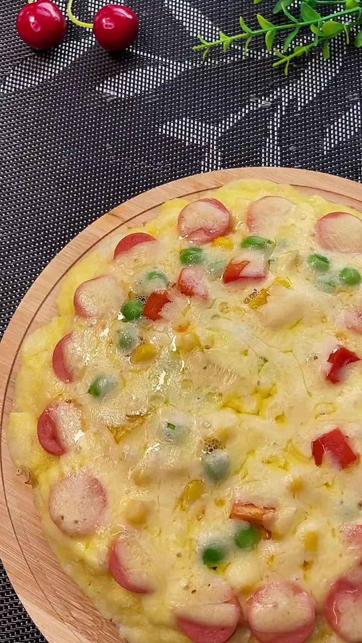 外面披萨吃不起，用一个馒头和平底锅做披萨，味道好吃又简单