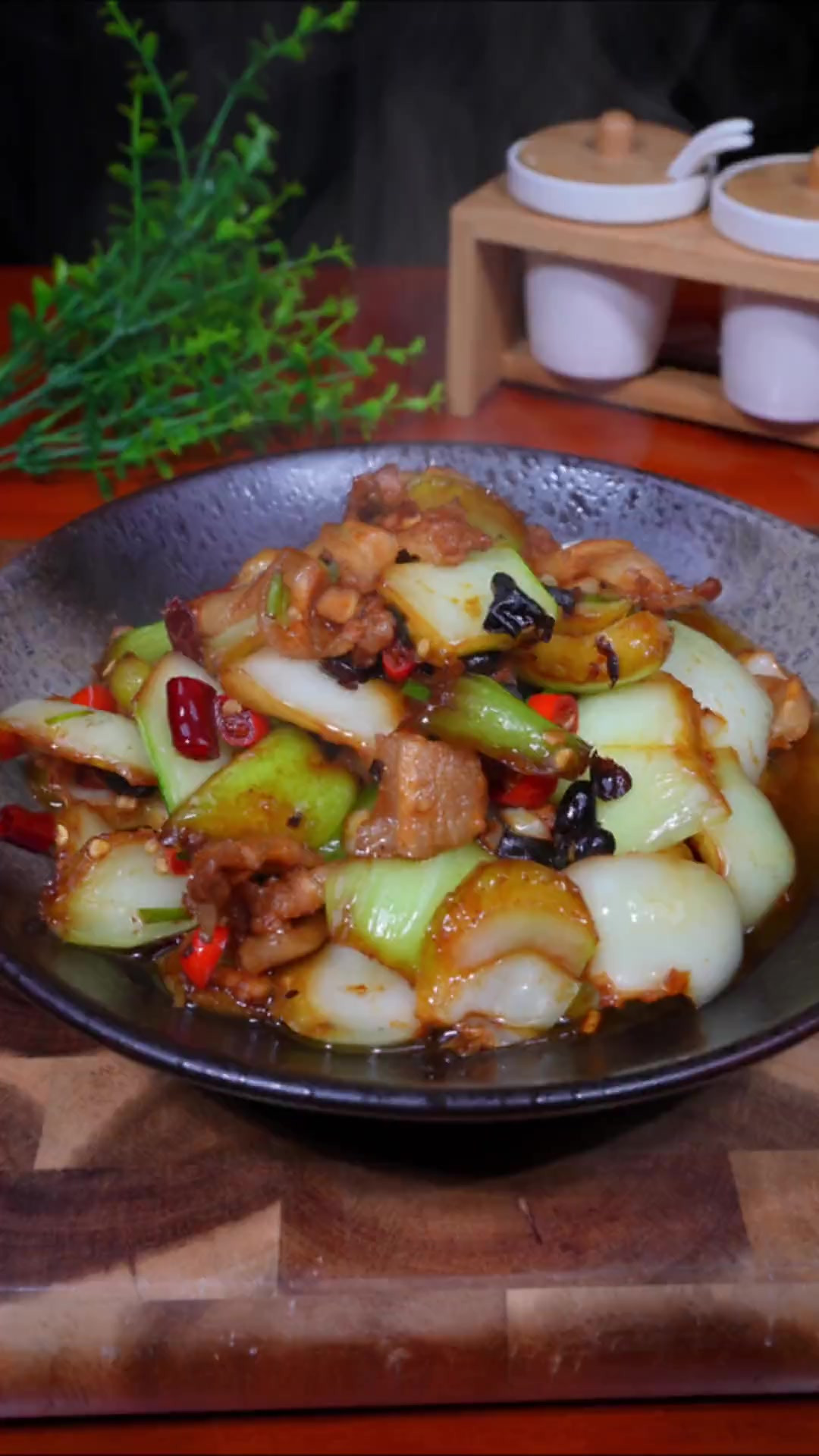 好吃又下饭的青菜杆炒肉，做法简单