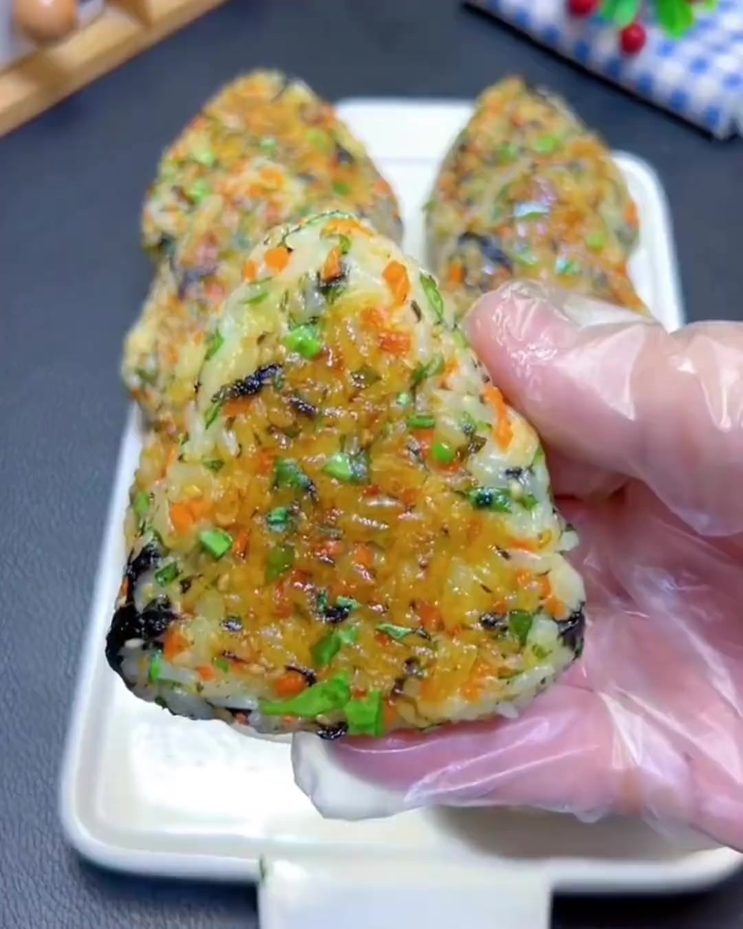 孩子不喜欢吃你做的饭，可以试试这个三角饭团，做法简单孩子爱吃