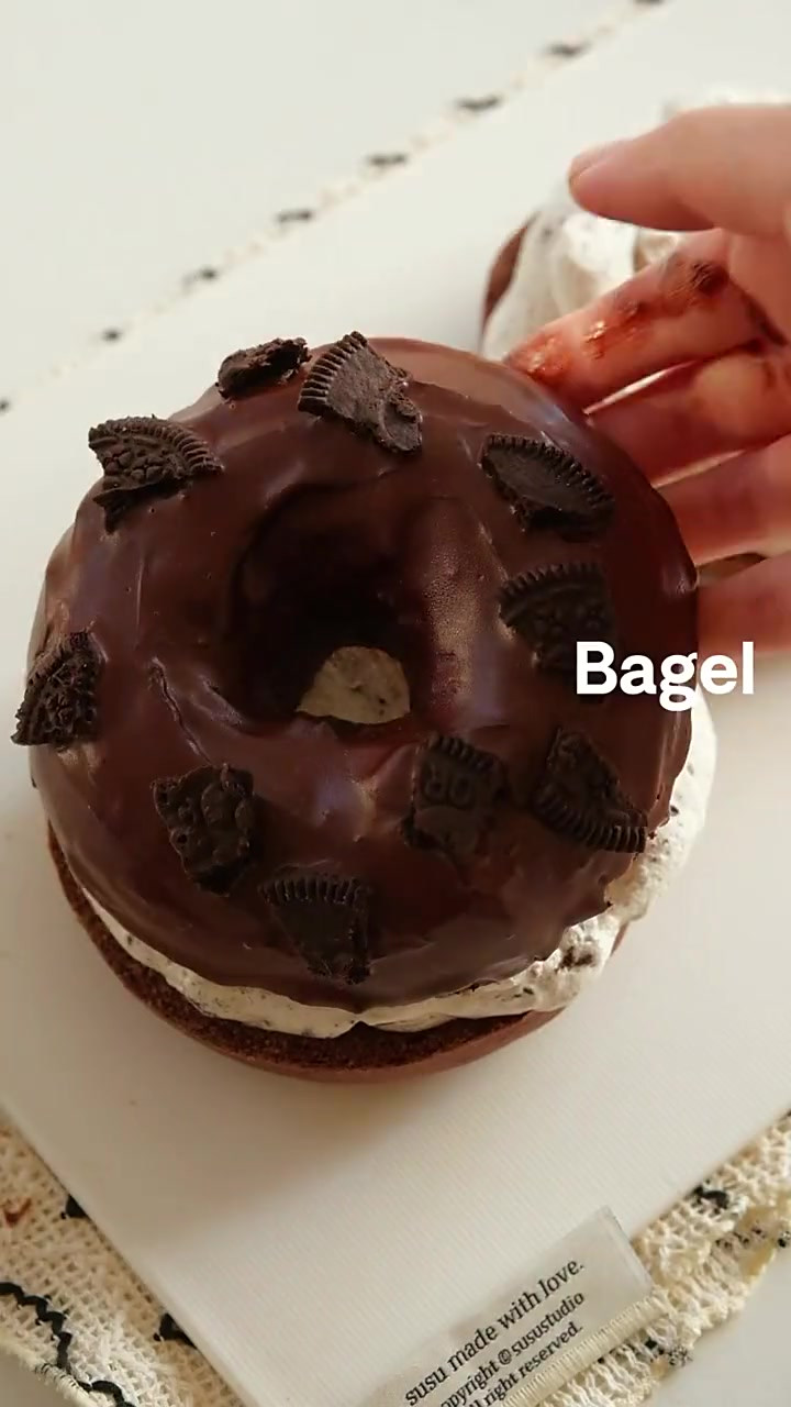 复刻某利来的超级奥巧贝果，奥利奥和巧克力搭配太好吃了