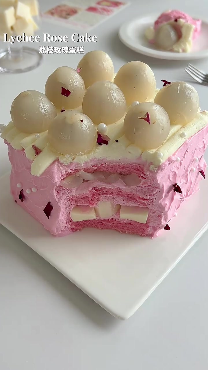 粉嫩少女心荔枝玫瑰奶冻蛋糕 食材：蛋糕胚：玉米油