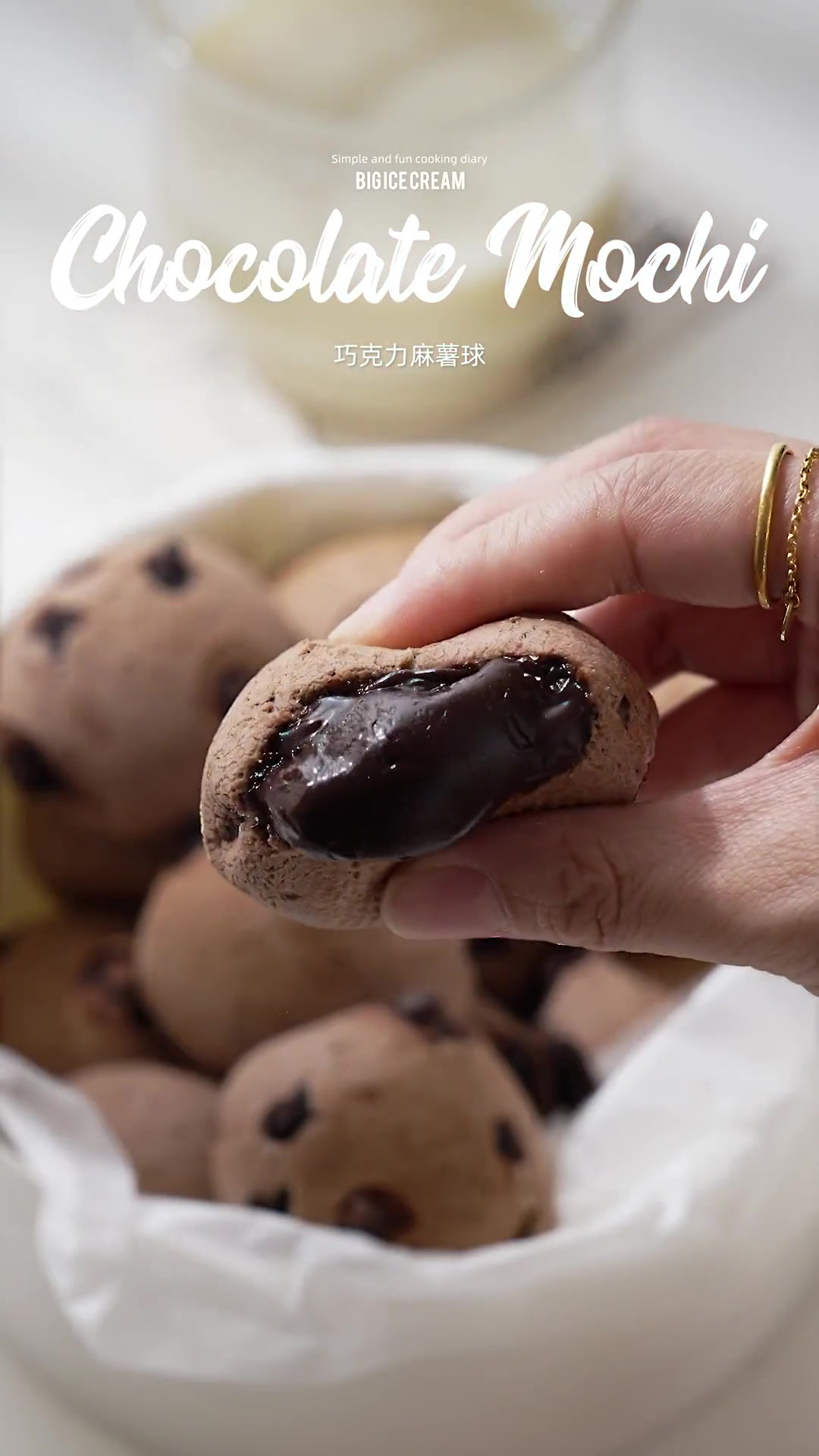 巧克力爆浆麻薯包｜小白也可以烤出圆滚滚大空心……挤一些巧克力