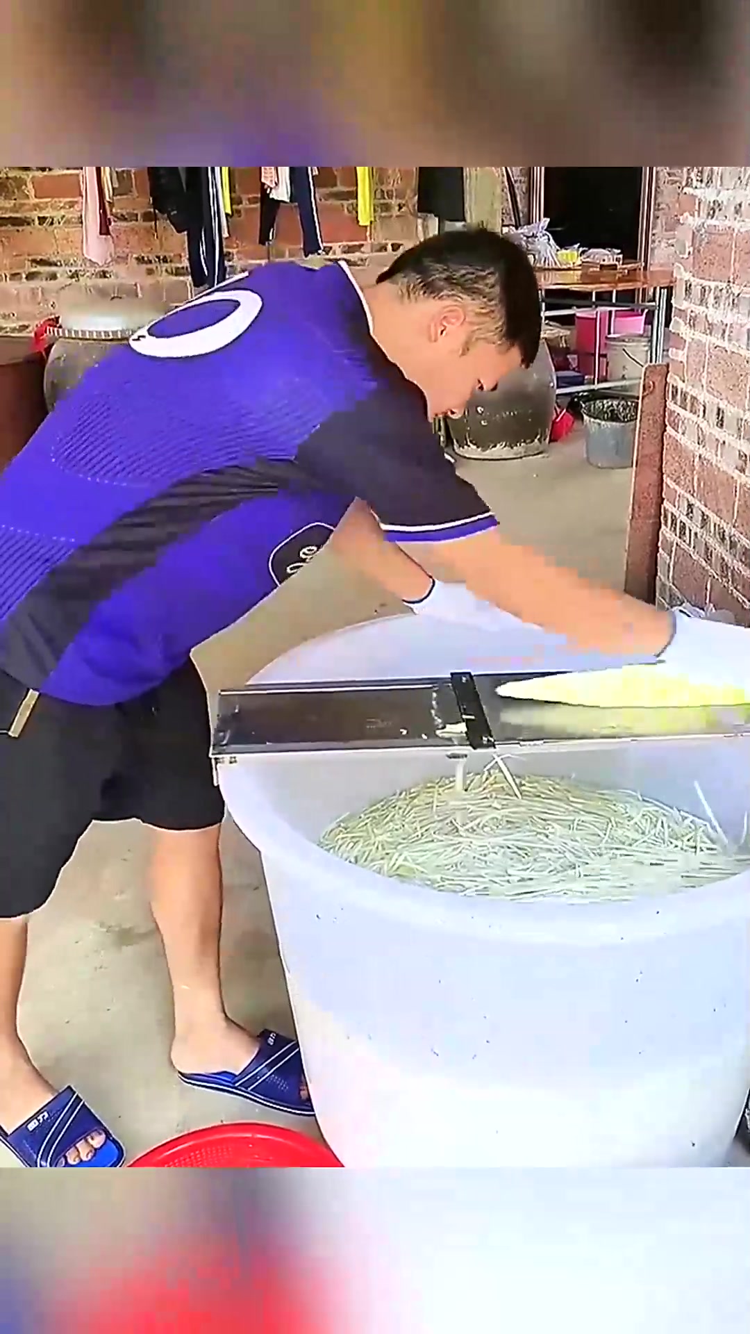  咸菜丝这样切，比人工快多了！