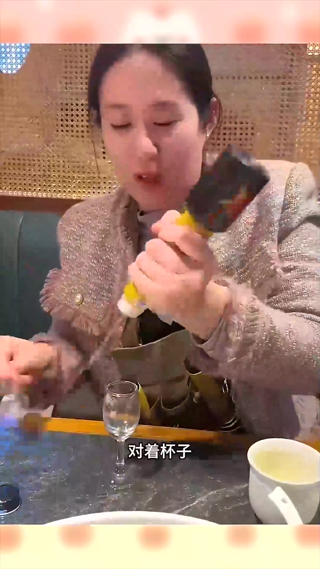  酒瓶子都这么有创意了