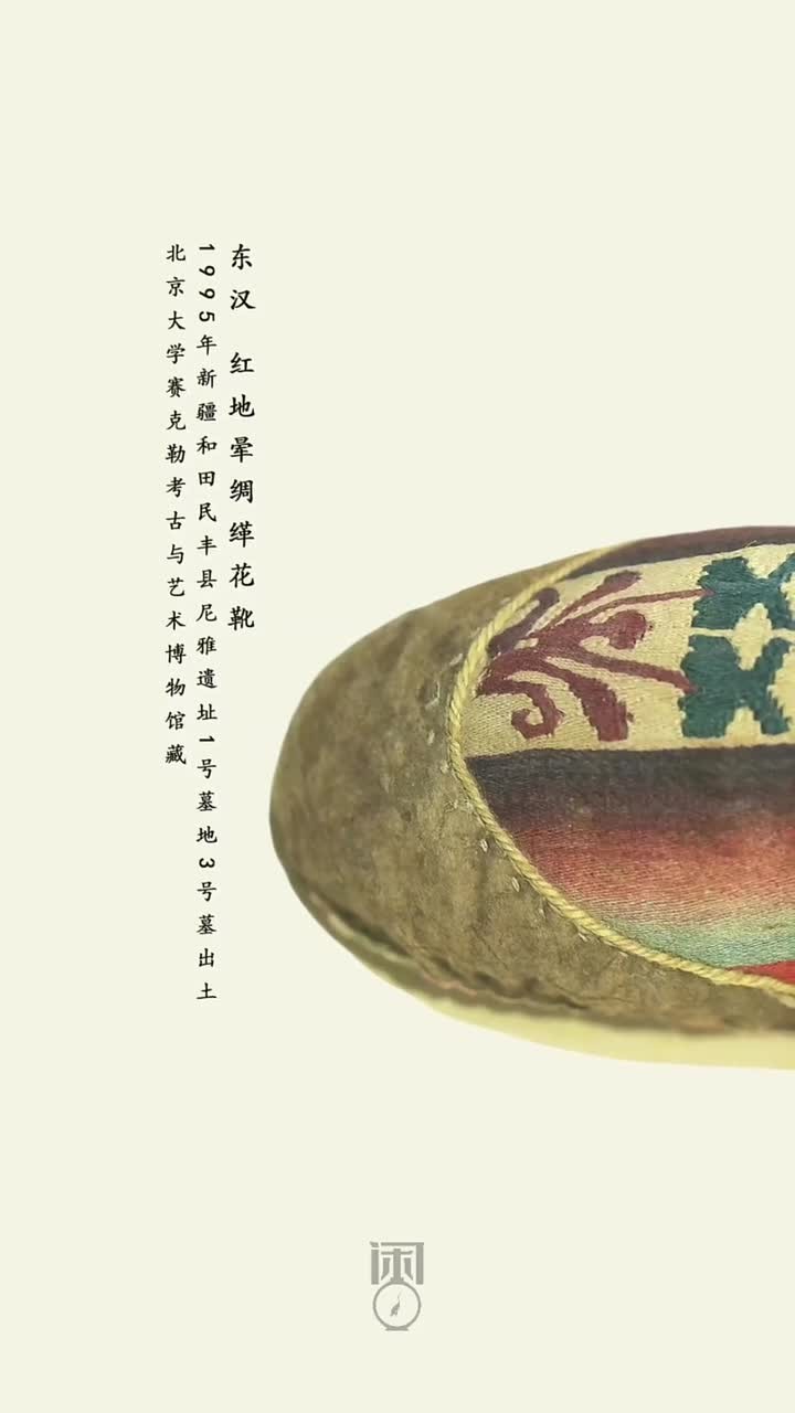 短靴搭配颜色独特,彰显女性优雅与美丽气质
