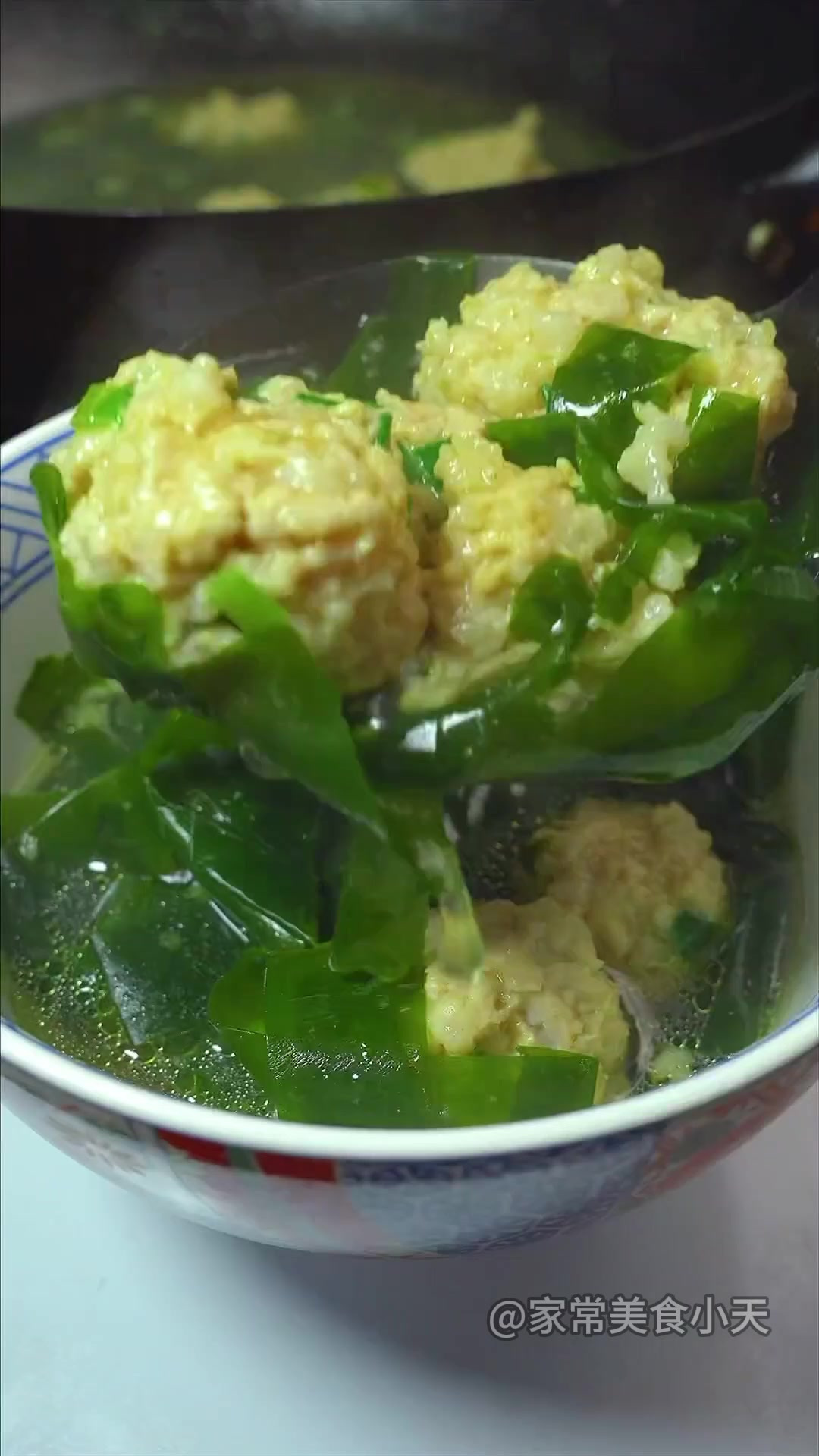 像我这样做的肉末海带汤,味道鲜香味美,小孩特别喜欢喝