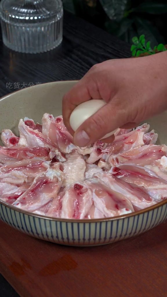 鸡翅新做法,避风塘风味一秒征服全家人!