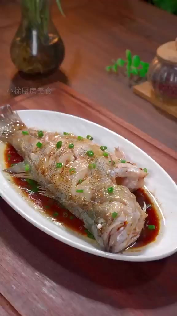 揭秘清蒸鲈鱼的神奇步骤,肉质鲜嫩不腥!