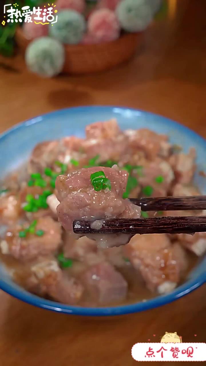 香芋蒸排骨这样做老人小孩都爱吃，主要做法还非常简单