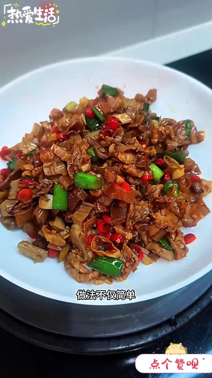 白辣椒炒肉这道菜特别特别好吃,没吃过的非常值得一试