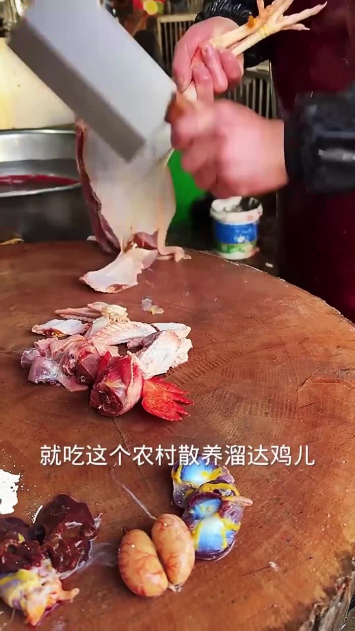 用菜刀快速分割溜达鸡
