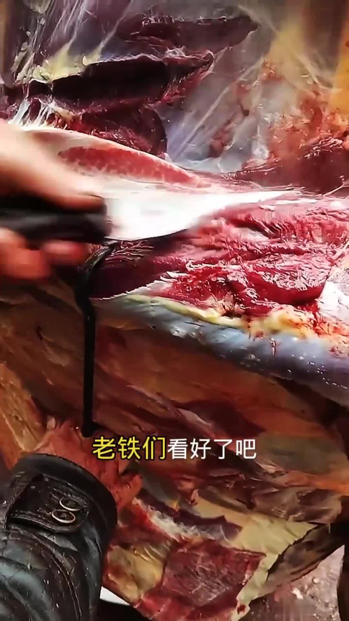 这牛肉真新鲜还冒热气呢