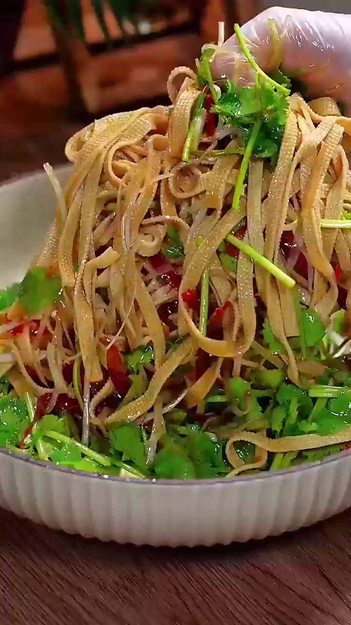 简单几步做出香辣豆腐丝,美味又下饭