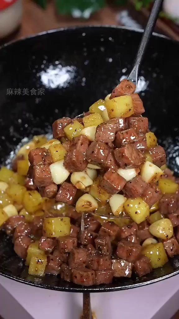 这道土豆黑椒牛肉粒让孩子爱上家常饭!