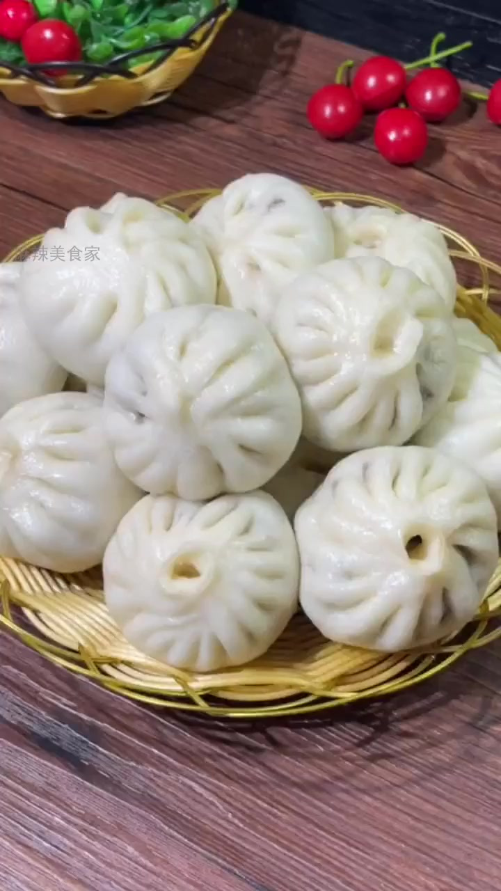 妈妈秘制梅干菜肉包,一锅不够吃!