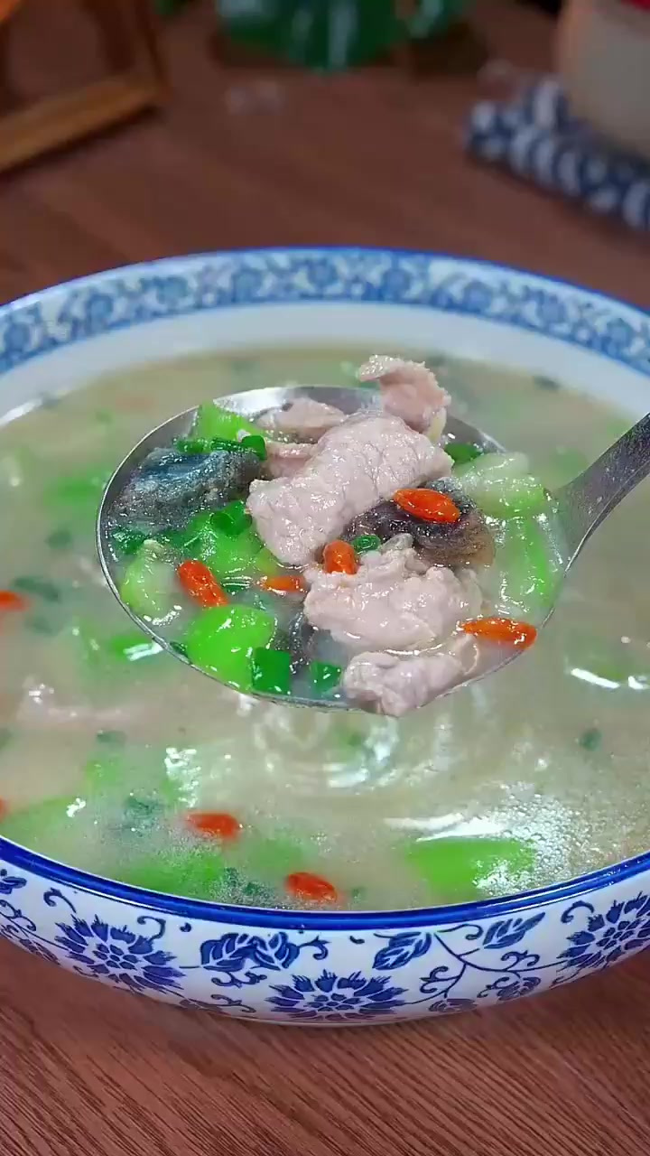 皮蛋肉片汤,鲜香滑嫩,三步搞定