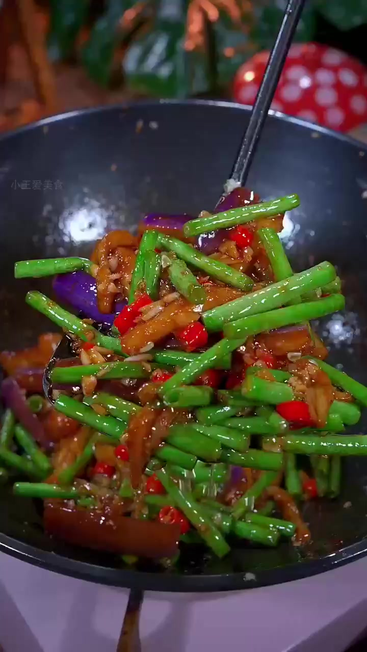 家常茄子烧豆角,简单做法香味满桌