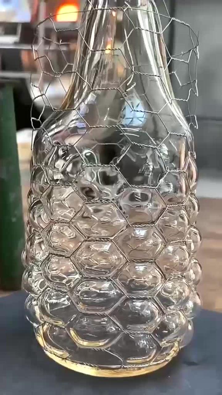 国外光头佬制作玻璃工艺品制作过程解压视频极度舒适手工艺能工巧匠