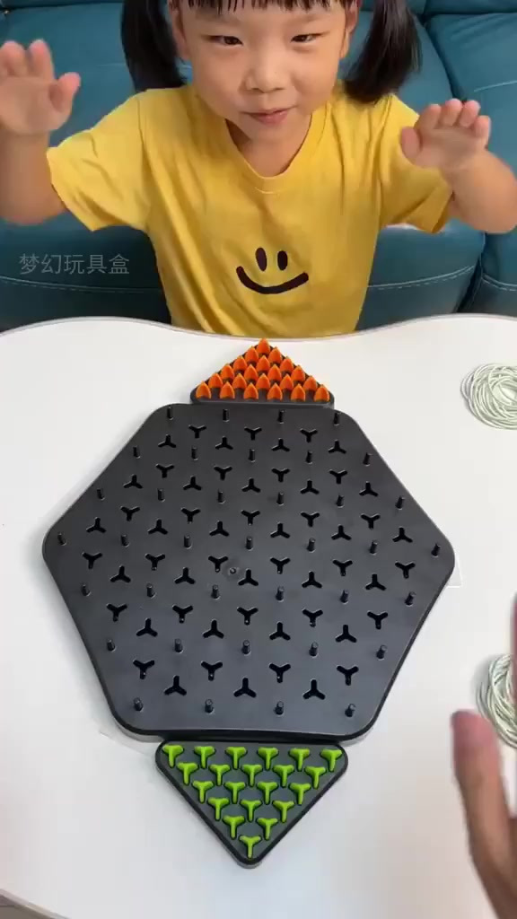 挑战逻辑与专注的连锁三角旗