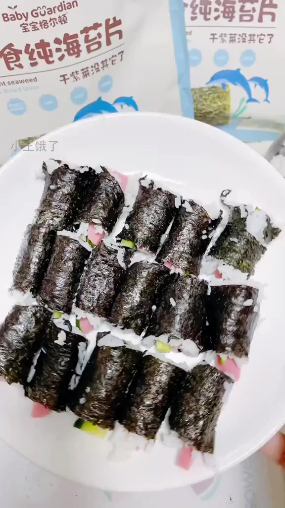 放学小惊喜:海苔寿司让宝宝爱不释手!