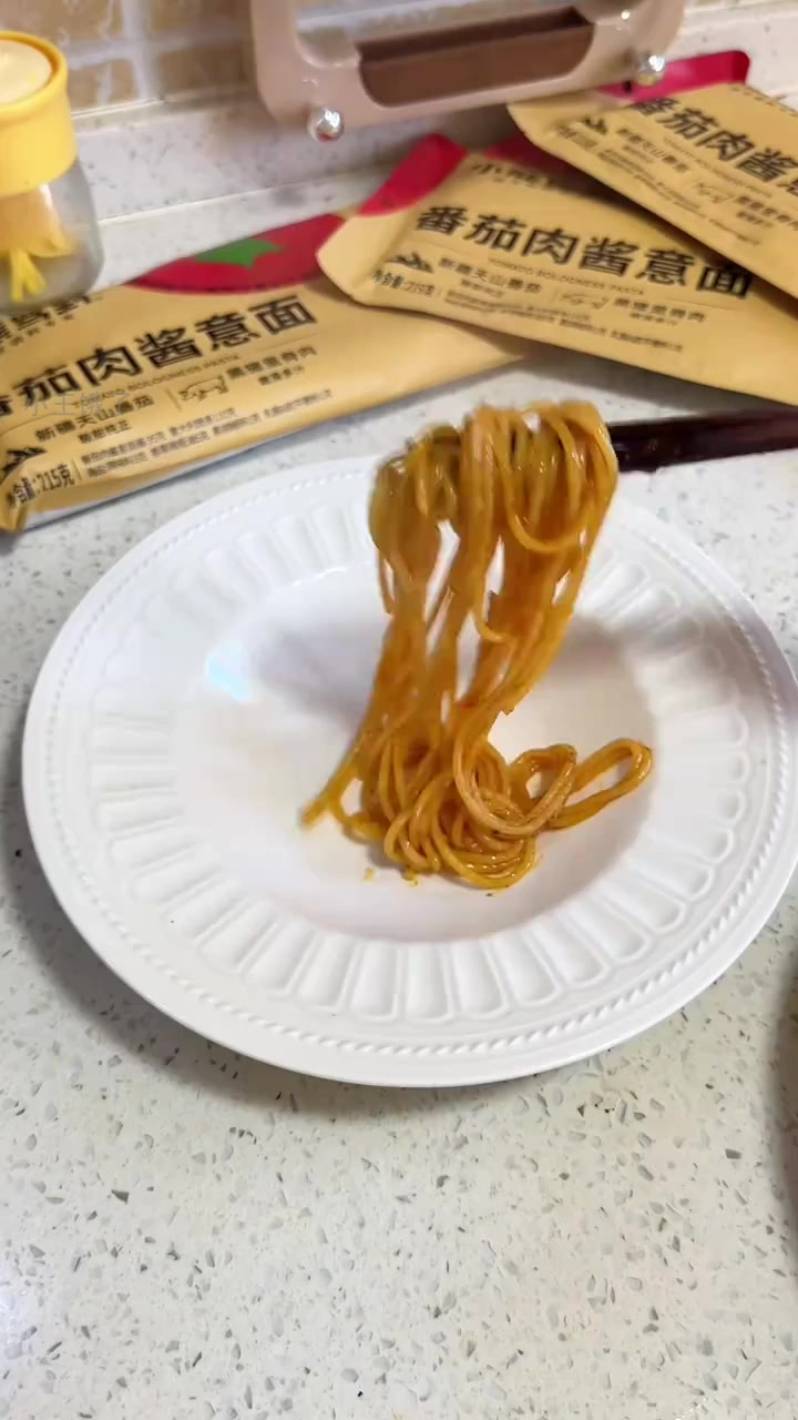 小朋友最爱的番茄肉酱意面,在家轻松搞定!