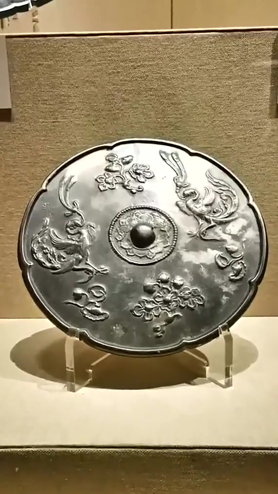 唐代双鸾衔绶纹青铜镜 618至907年 民间征集 现藏河南博物院