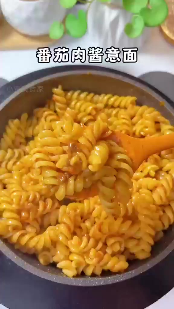 一口停不下来!宝宝最爱的番茄肉酱意面!