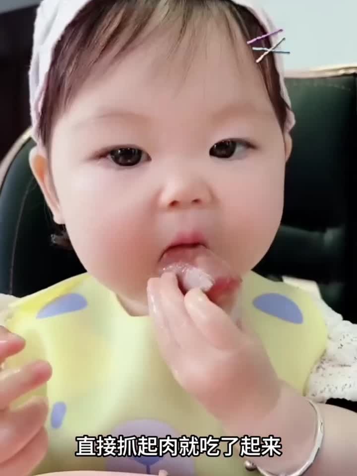 大口吃肉的样子 也太可爱了