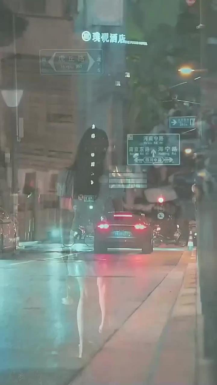 你送我的生日蜡烛,在蛋糕上融成了苦涩的河流