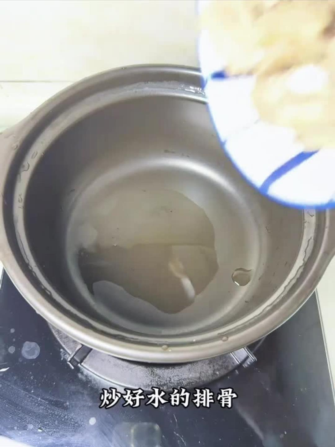秋日养生必喝!花生排骨汤,三步炖出暖身奶白汤