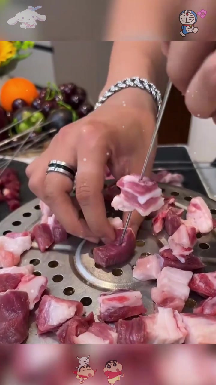  串羊肉串儿小技巧,嗖嗖的!