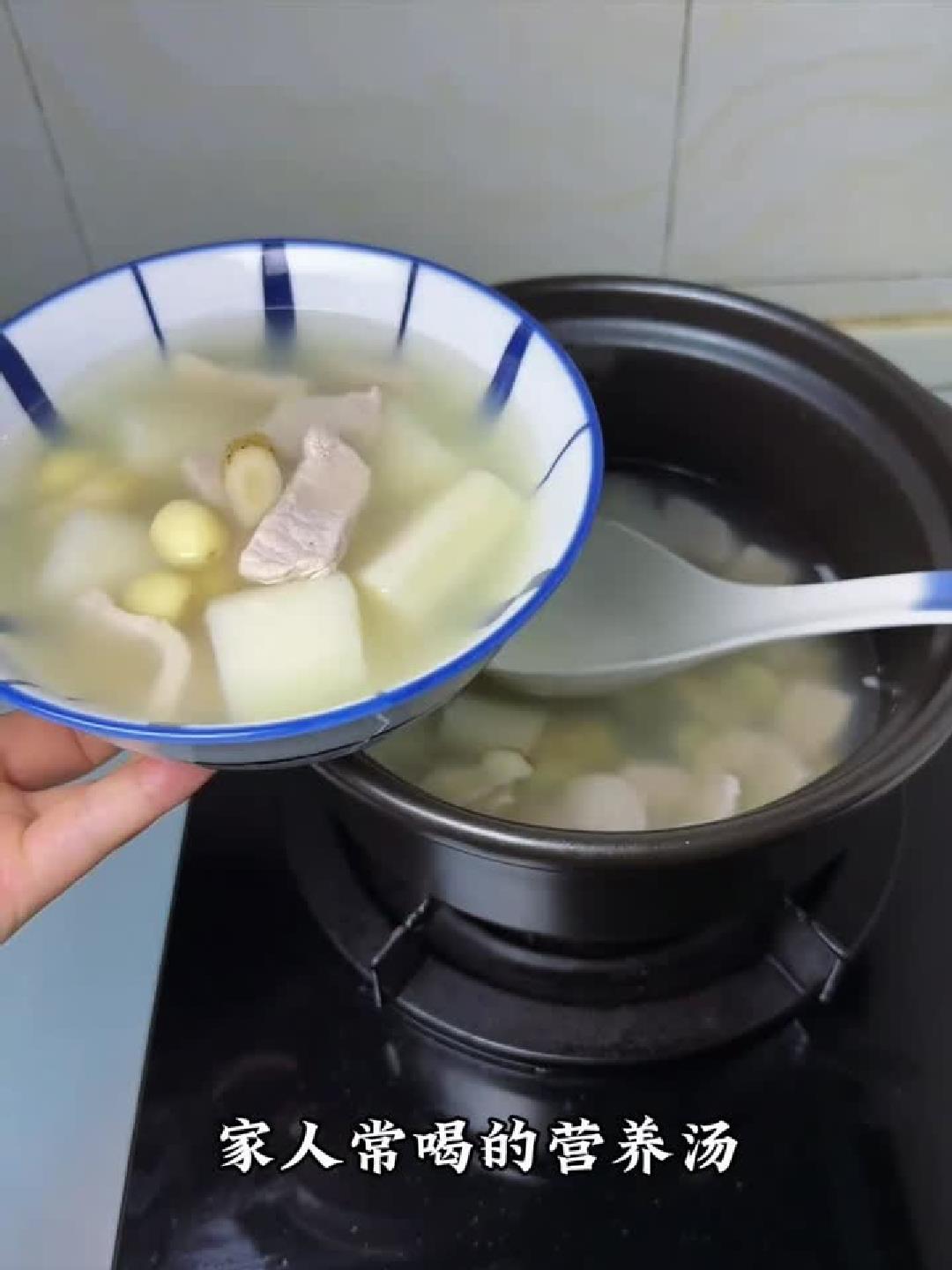 夏日养生首选:山药莲子瘦肉汤,清热健脾助安神
