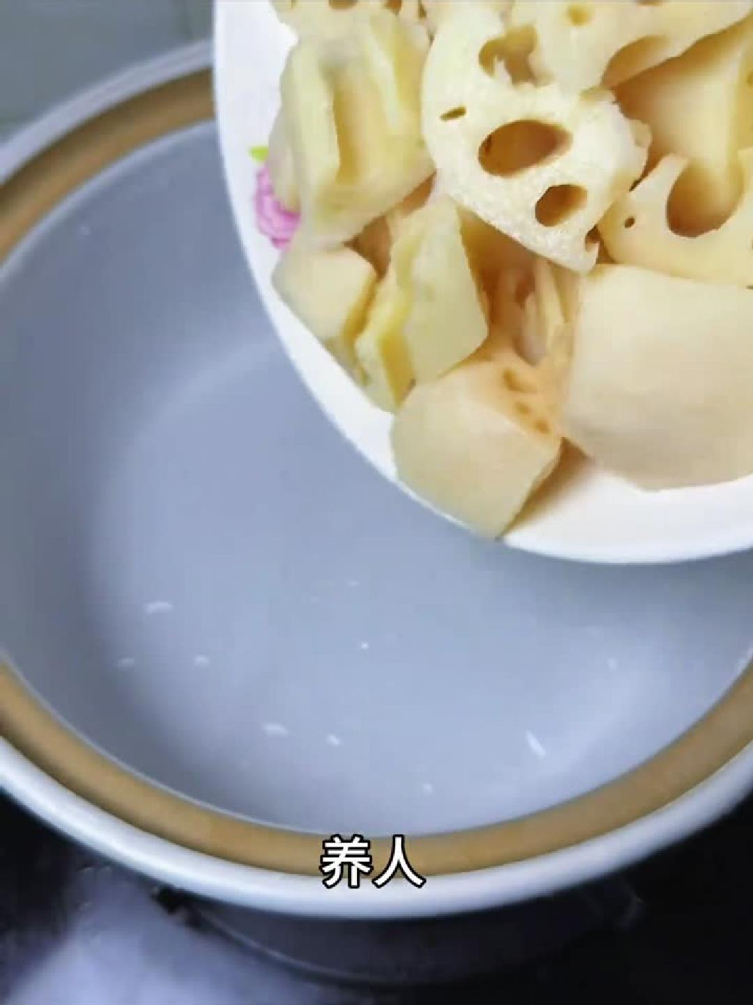 秋藕赛人参!立秋后多喝这碗汤,养人又养生。mp4