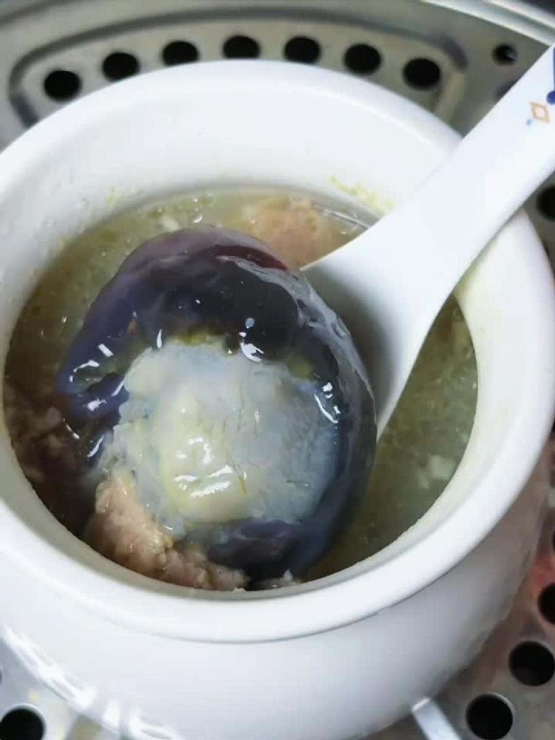 皮蛋肉饼汤:藏在江西瓦罐里的养生秘诀!