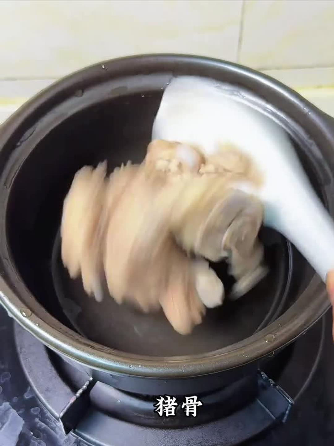 广东人的消暑养生汤:鸡骨草汤,夏日必备!