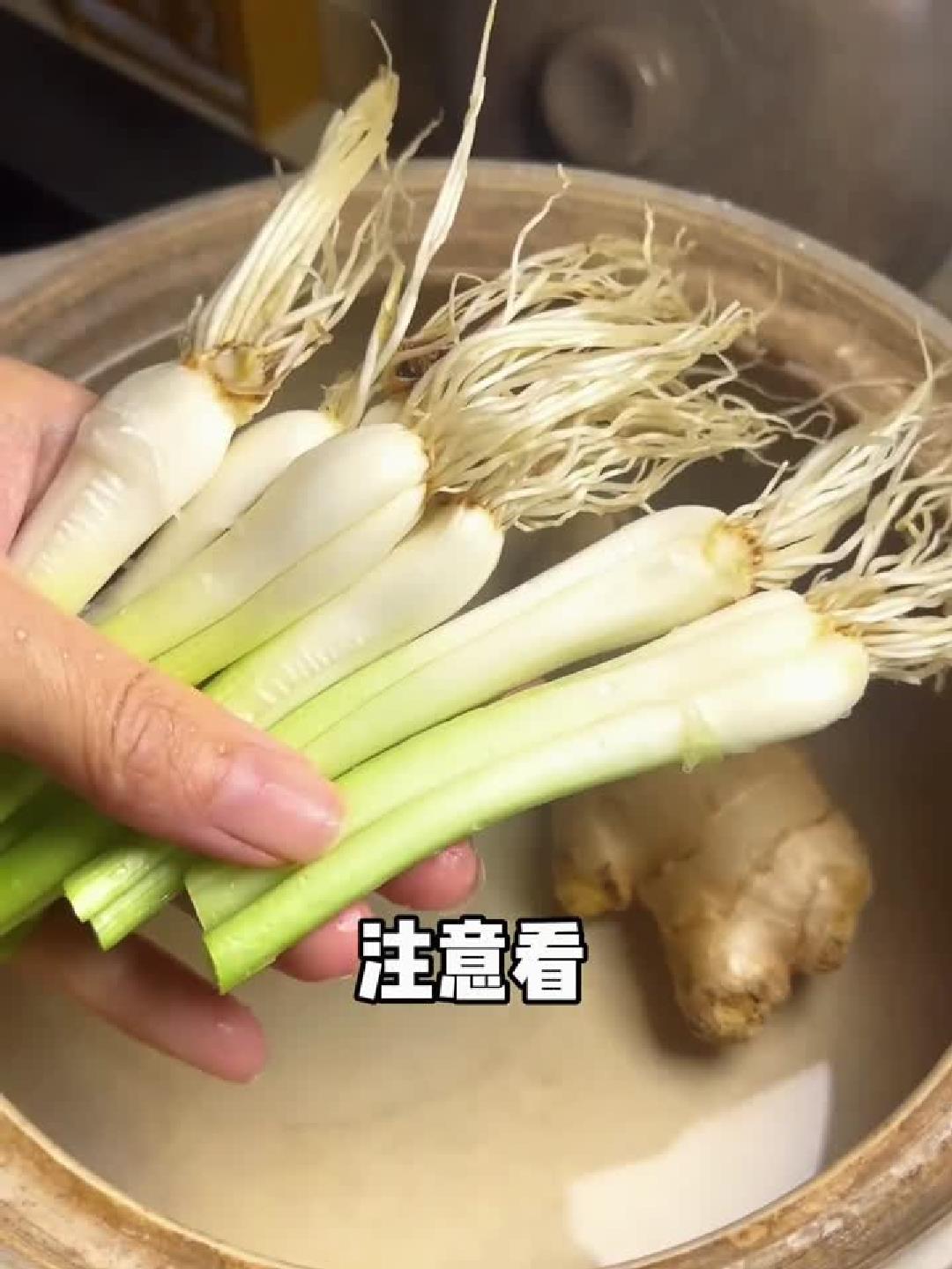 秋冬必备!红糖姜葱汤,暖心暖胃,驱寒养生!